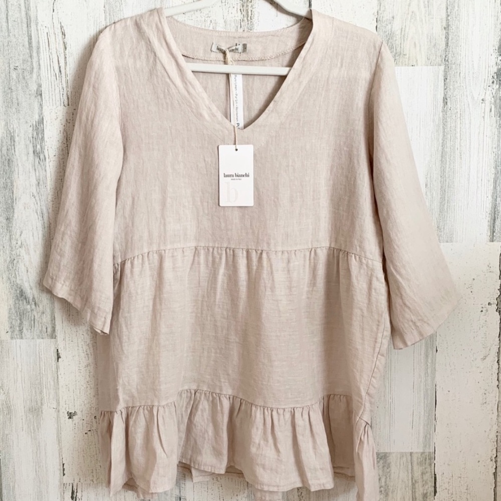 ♥️… Laura Bianchi Linen Tan Top